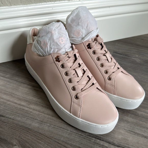 Michael Kors Pink Mindy lace up - Picture 2 of 5